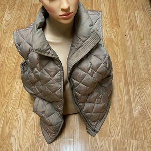 Ann Taylor LOFT Size Large fully Lined Quilted Beige Vest